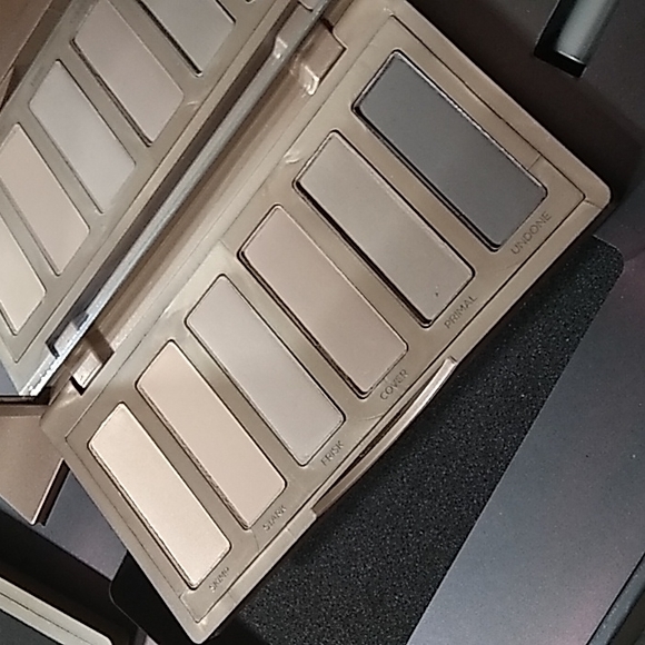 URBAN DECAY NAKED MAKEUP VAULT VOLUME THREE - Picture 8 of 15